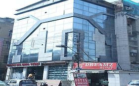 Hotel D Dreamz Suites 3*